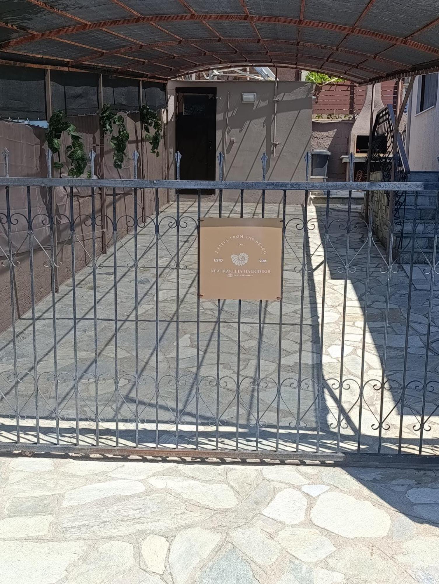 "2Steps From The Beach" Nea Iraklia Exterior photo